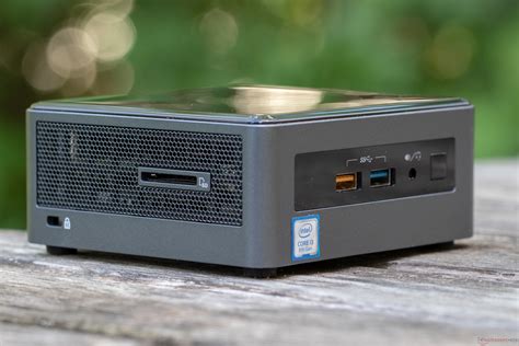 Intel NUC8i3CYSM Review .